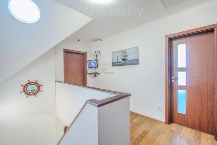 Prodej rodinného domu, Přezletice, 218 m2