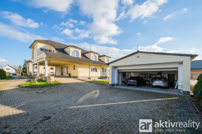 Prodej komerčního pozemku, Praha - Šeberov, K Hrnčířům, 2233 m2