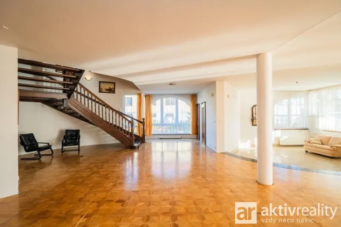 Prodej komerčního pozemku, Praha - Šeberov, K Hrnčířům, 2233 m2