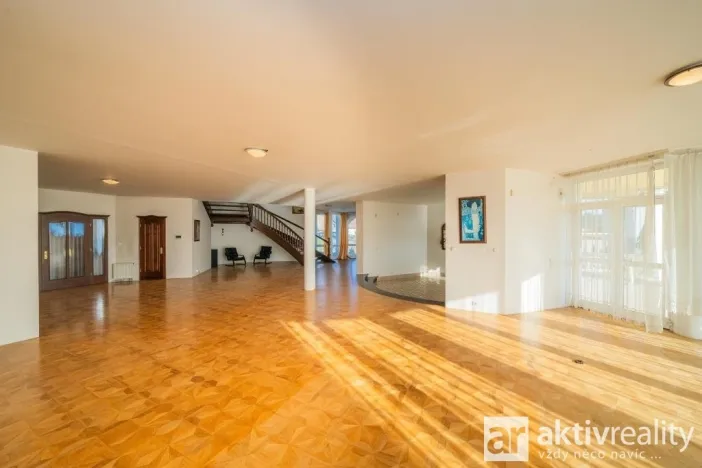 Prodej komerčního pozemku, Praha - Šeberov, K Hrnčířům, 2233 m2