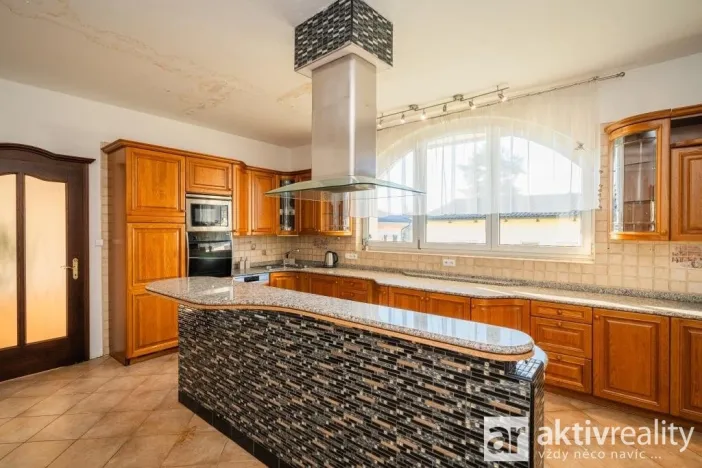 Prodej komerčního pozemku, Praha - Šeberov, K Hrnčířům, 2233 m2