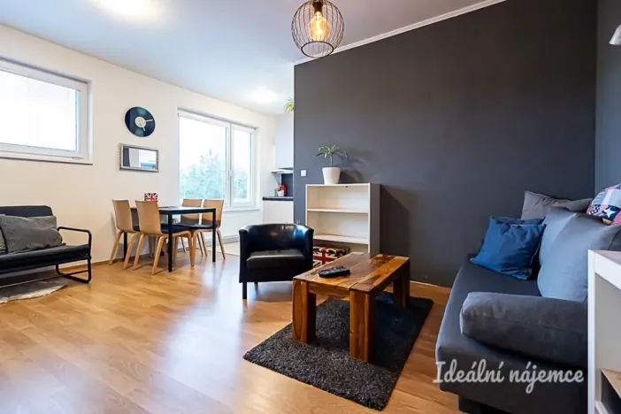 Pronájem bytu 1+kk, Praha - Hloubětín, Nademlejnská, 32 m2