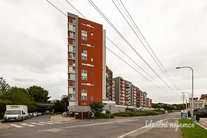 Pronájem bytu 1+kk, Praha - Hloubětín, Nademlejnská, 32 m2