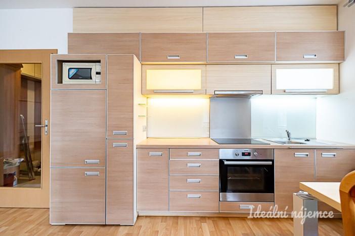 Pronájem bytu 1+kk, Praha - Horní Měcholupy, Padovská, 40 m2