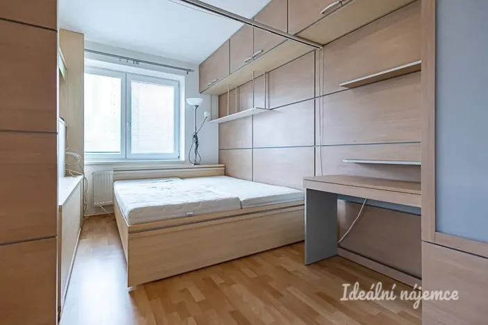 Pronájem bytu 1+kk, Praha - Horní Měcholupy, Padovská, 40 m2
