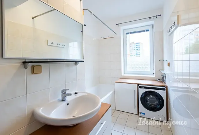 Pronájem bytu 1+kk, Praha - Horní Měcholupy, Padovská, 40 m2