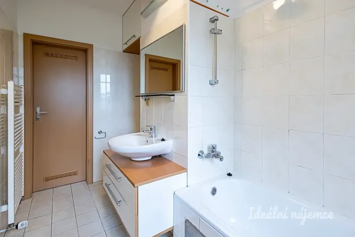 Pronájem bytu 1+kk, Praha - Horní Měcholupy, Padovská, 40 m2