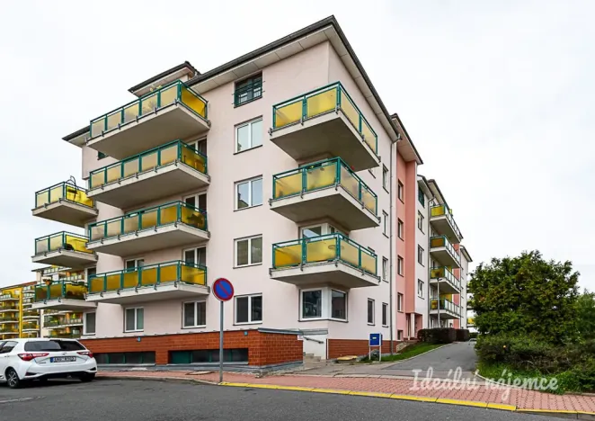 Pronájem bytu 1+kk, Praha - Horní Měcholupy, Padovská, 40 m2
