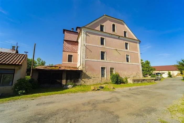 Prodej skladu, Pěčice, 3200 m2