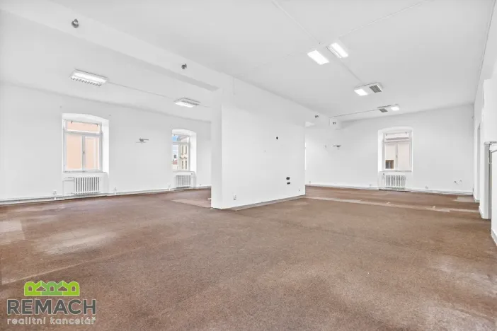 Pronájem obchodního prostoru, Uherské Hradiště, Palackého náměstí, 110 m2