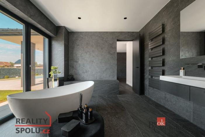 Prodej rodinného domu, Úherce, 268 m2