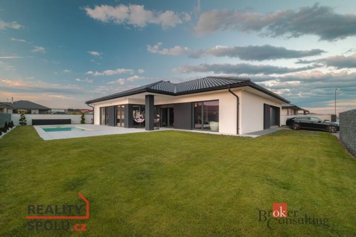 Prodej rodinného domu, Úherce, 268 m2