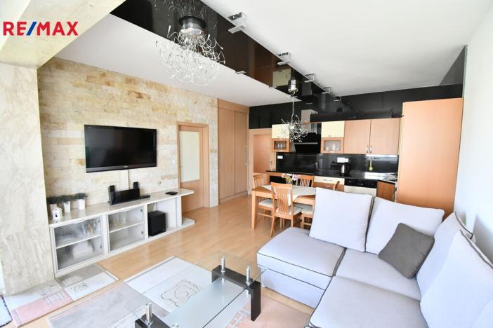 Pronájem bytu 2+kk, Hradec Králové - Třebeš, Svatojánská, 57 m2