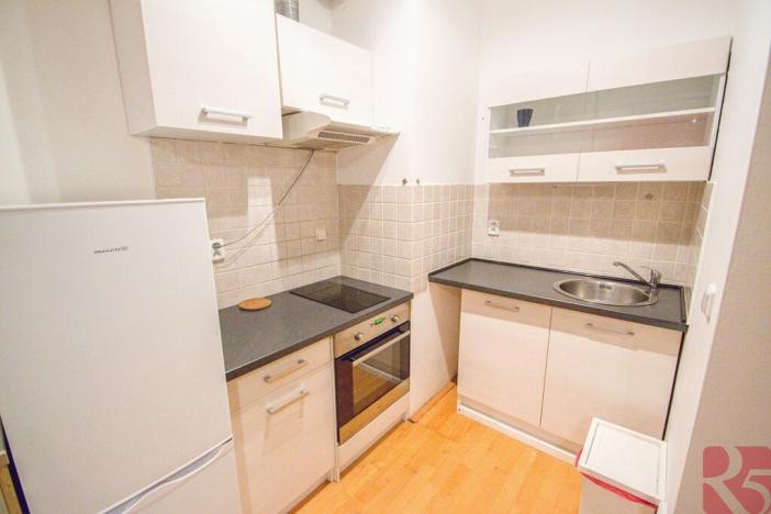 Pronájem bytu 1+kk, Praha - Kunratice, Velké Kunratické, 35 m2