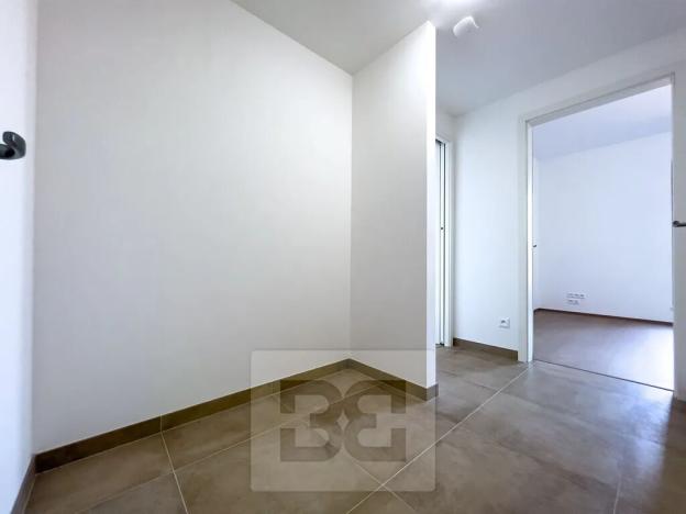 Pronájem bytu 2+kk, Praha - Strašnice, Michelangelova, 45 m2