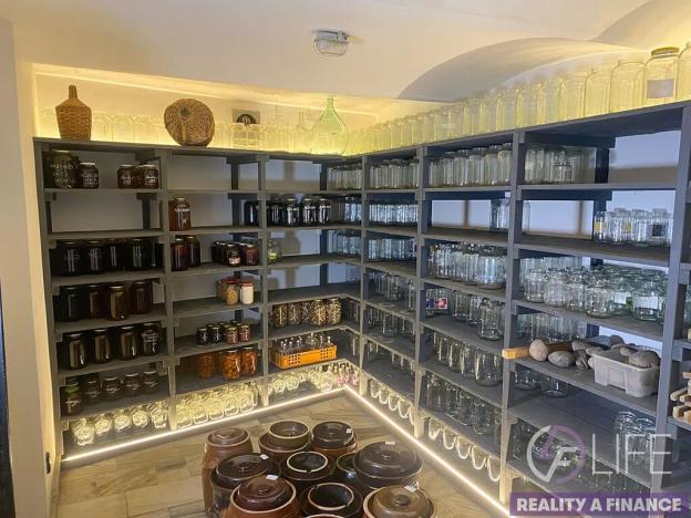 Prodej obchodního prostoru, Vrchlabí, Českých bratří, 1200 m2