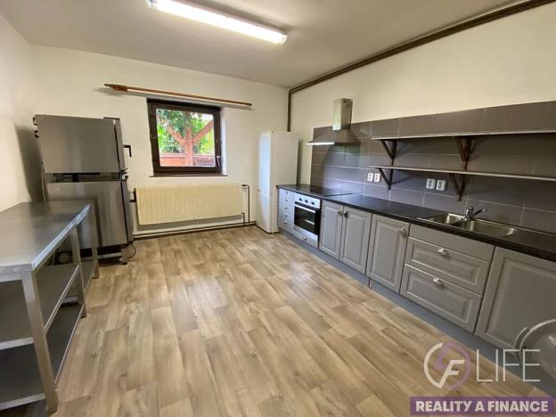 Prodej obchodního prostoru, Vrchlabí, Českých bratří, 1200 m2