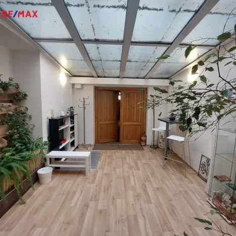 Pronájem obchodního prostoru, Olomouc, Šemberova, 99 m2