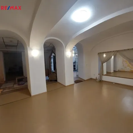 Pronájem obchodního prostoru, Olomouc, Šemberova, 99 m2