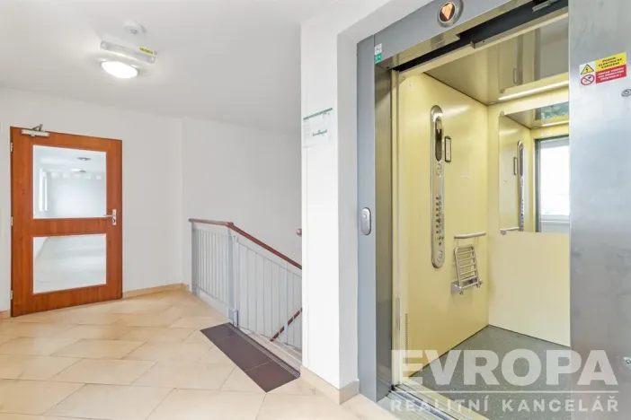 Prodej bytu 2+kk, Praha - Horní Měcholupy, Hornoměcholupská, 49 m2