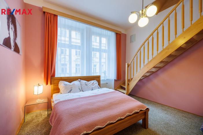 Pronájem bytu 4+1, Karlovy Vary, Jaltská, 120 m2