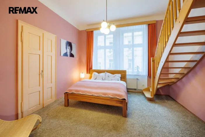 Pronájem bytu 4+1, Karlovy Vary, Jaltská, 108 m2