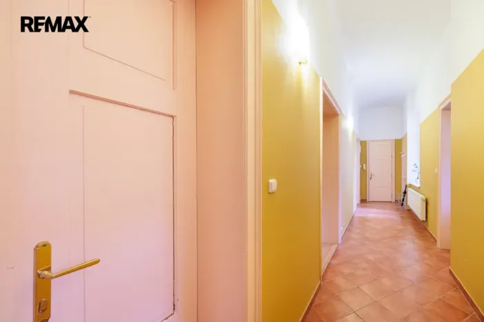 Pronájem bytu 4+1, Karlovy Vary, Jaltská, 108 m2
