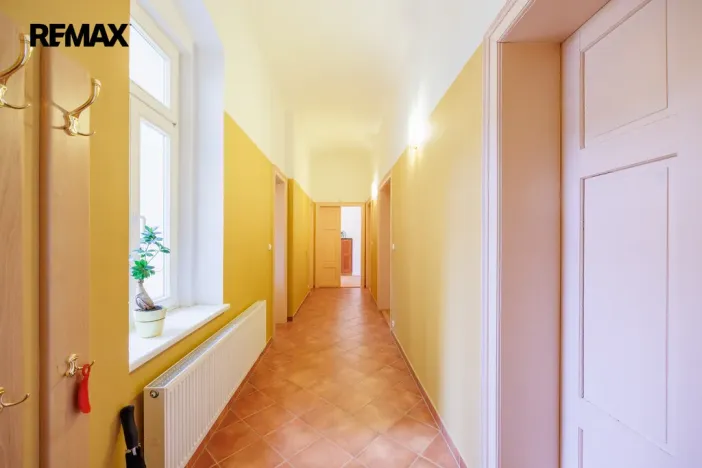 Pronájem bytu 4+1, Karlovy Vary, Jaltská, 108 m2