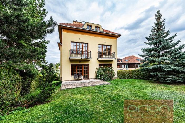 Pronájem rodinného domu, Praha - Břevnov, Oddělená, 316 m2