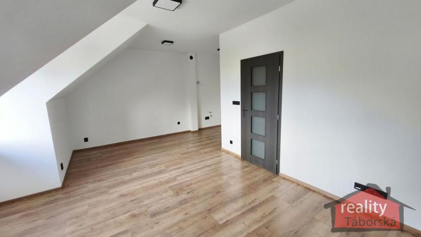 Prodej bytu 1+kk, Nupaky, Nupacká, 38 m2