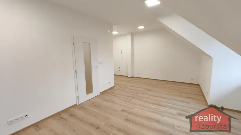Prodej bytu 1+kk, Nupaky, Nupacká, 35 m2