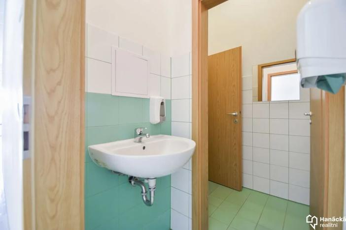 Prodej komerční nemovitosti, Olomouc, Družební, 102 m2