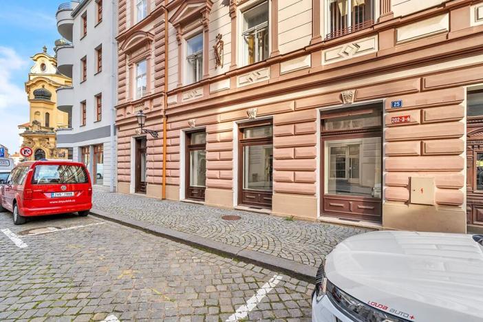 Pronájem obchodního prostoru, Hradec Králové, Tomkova, 133 m2