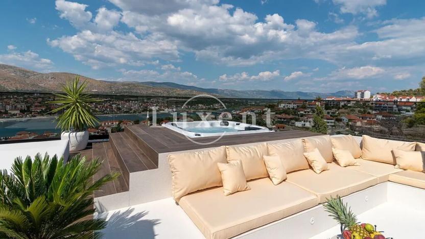 Prodej vily, Trogir, Chorvatsko, 310 m2
