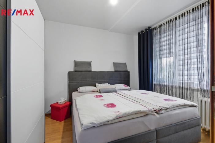 Prodej bytu 3+1, Karlovy Vary - Drahovice, Vítězná, 74 m2