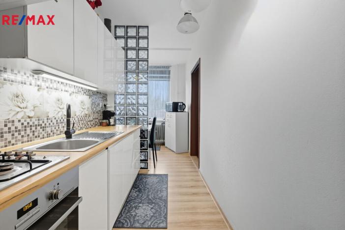 Prodej bytu 3+1, Karlovy Vary - Drahovice, Vítězná, 74 m2