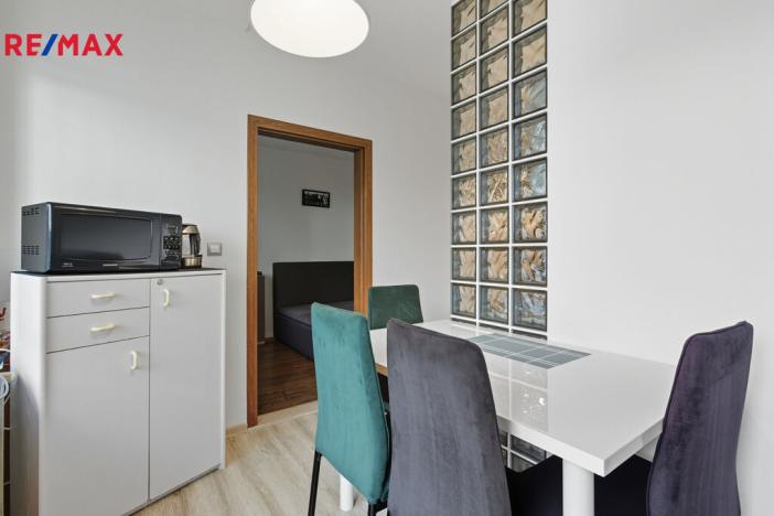 Prodej bytu 3+1, Karlovy Vary - Drahovice, Vítězná, 74 m2