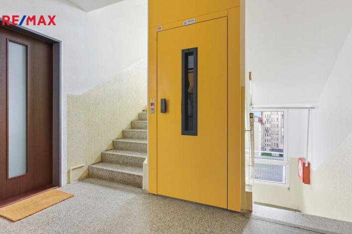 Prodej bytu 3+1, Karlovy Vary - Drahovice, Vítězná, 74 m2