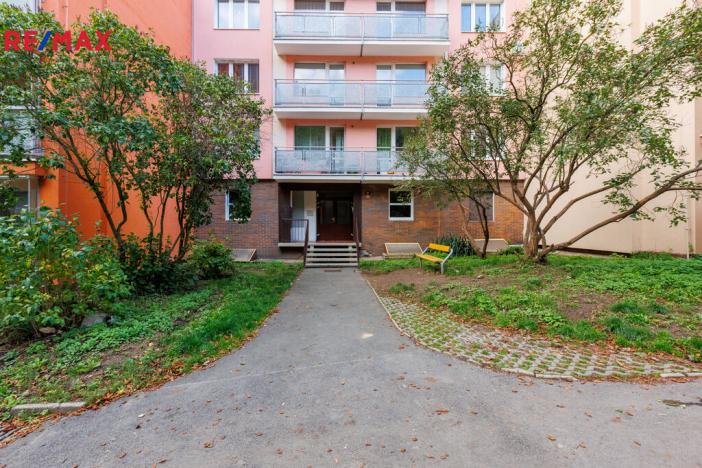 Prodej bytu 3+1, Karlovy Vary - Drahovice, Vítězná, 74 m2