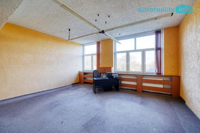 Prodej výrobních prostor, Plesná, Dlouhá, 2031 m2