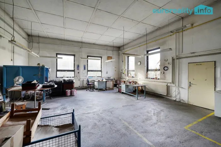 Prodej výrobních prostor, Plesná, Dlouhá, 2031 m2