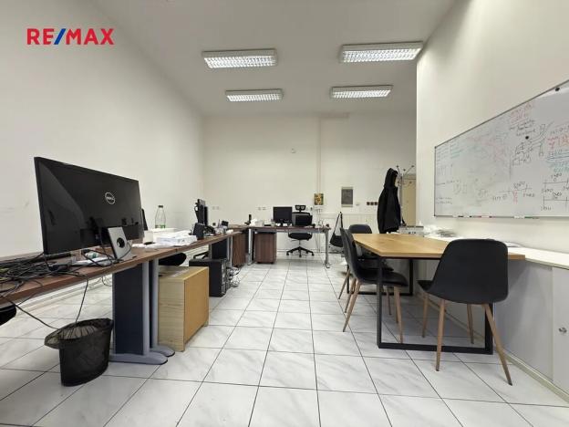 Pronájem obchodního prostoru, Blatná, Nad Lomnicí, 110 m2