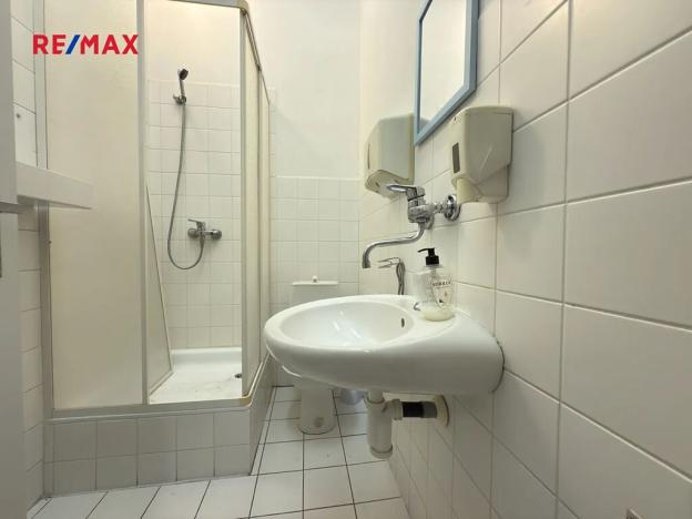 Pronájem obchodního prostoru, Blatná, Nad Lomnicí, 110 m2