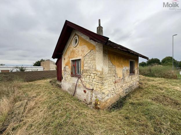 Prodej pozemku pro bydlení, Lišany, 2081 m2