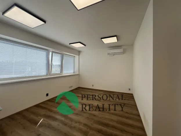 Pronájem skladu, Herink, Hlavní, 1890 m2