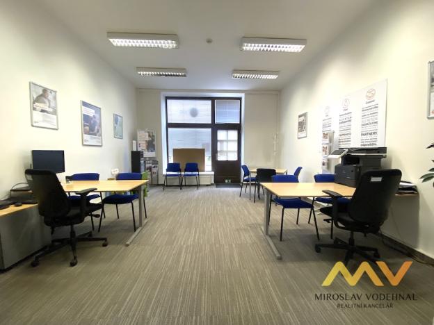 Pronájem obchodního prostoru, Hradec Králové, Československé armády, 47 m2