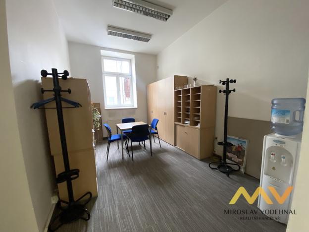 Pronájem obchodního prostoru, Hradec Králové, Československé armády, 47 m2