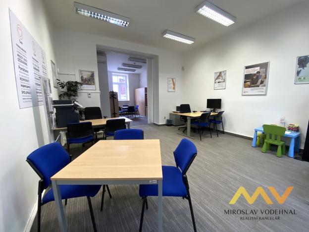 Pronájem obchodního prostoru, Hradec Králové, Československé armády, 47 m2