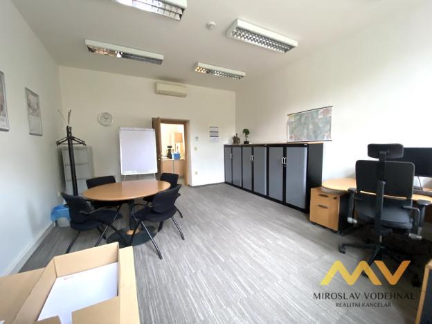 Pronájem kanceláře, Hradec Králové, Československé armády, 131 m2