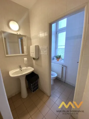 Pronájem kanceláře, Hradec Králové, Československé armády, 131 m2